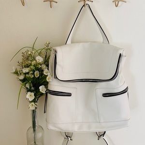 🪐White Strappy Backpack🪐